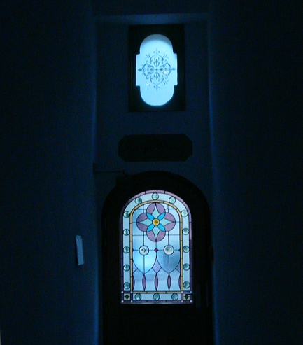 Gesamtblick von innen auf den Ausgang.